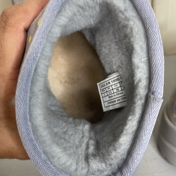 UGG AUSTRALIA Women’s I HEART UGG Low Cut Boot Grey/Yellow Hearts US Size 7 - Picture 6 of 7